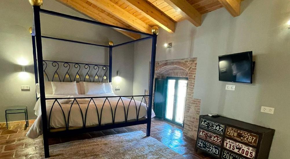 Hotel Rural La Casa De Carlota Montanchez Ngoại thất bức ảnh