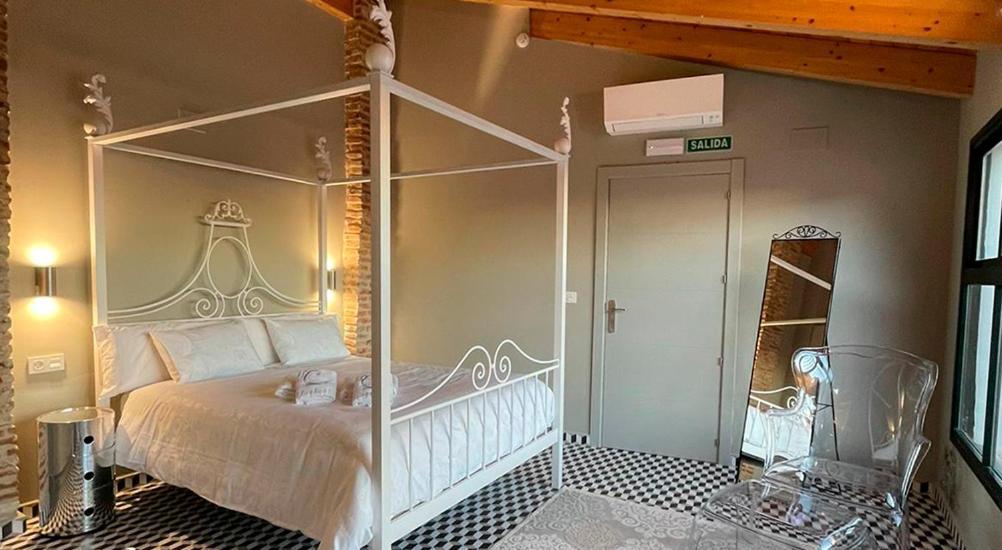 Hotel Rural La Casa De Carlota Montanchez Ngoại thất bức ảnh