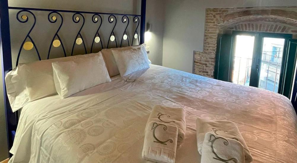 Hotel Rural La Casa De Carlota Montanchez Ngoại thất bức ảnh